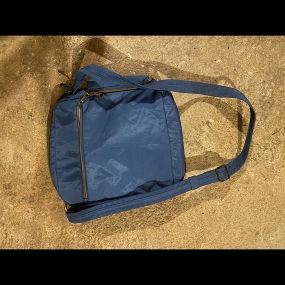 Travelon bag womens blue anti theft crossbody bag Used once - Picture 4 of 4